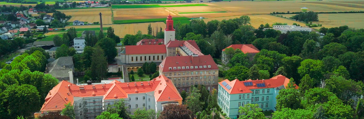 Od ponad wieku niesie pomoc. Dziś sam doczekał się pomocy. Trwa renowacja zabytkowego pawilonu szpitala w Branicach