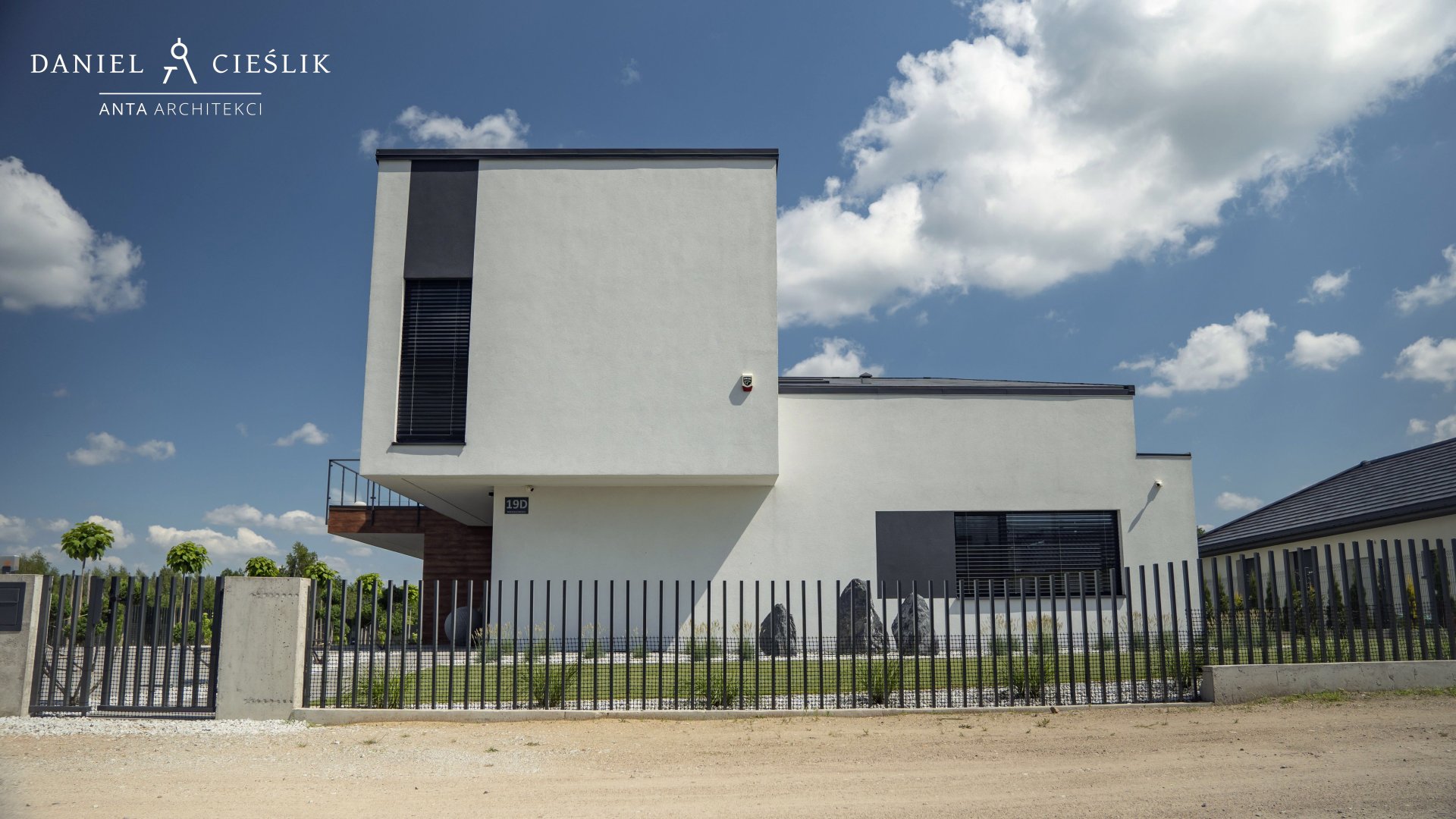 Crooked hause
