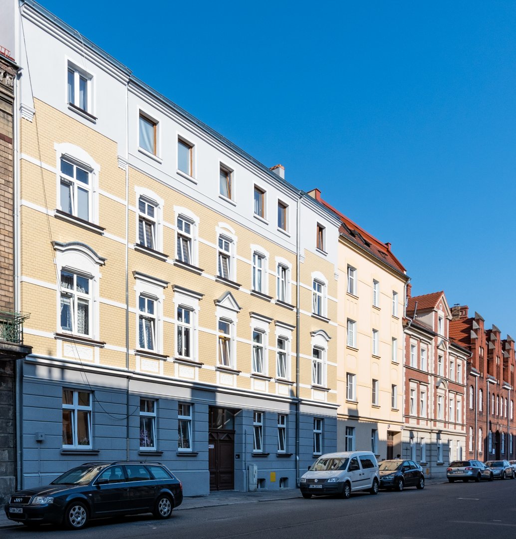 Grota Roweckiego - Kamienica