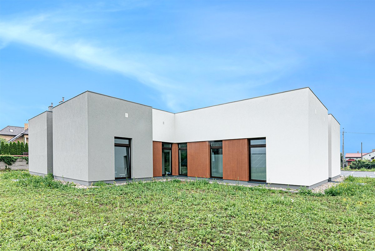 D44 THE CLINIC