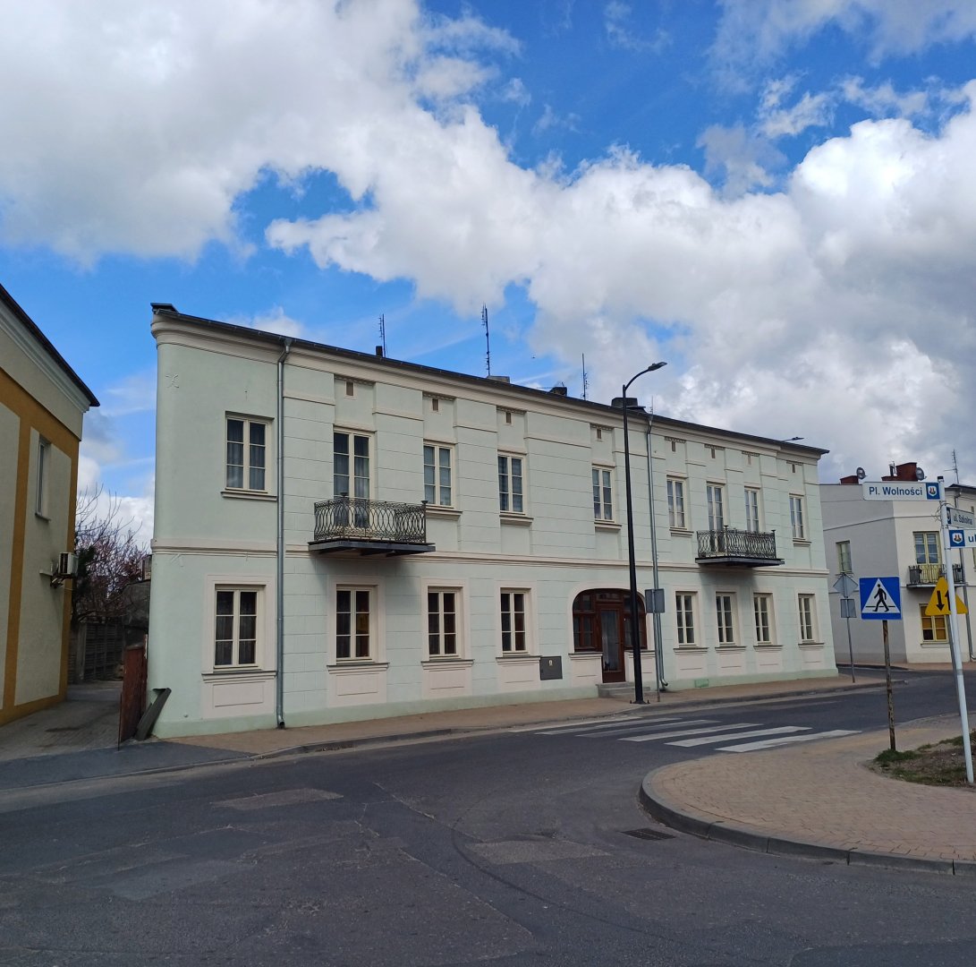 Szkolna 1